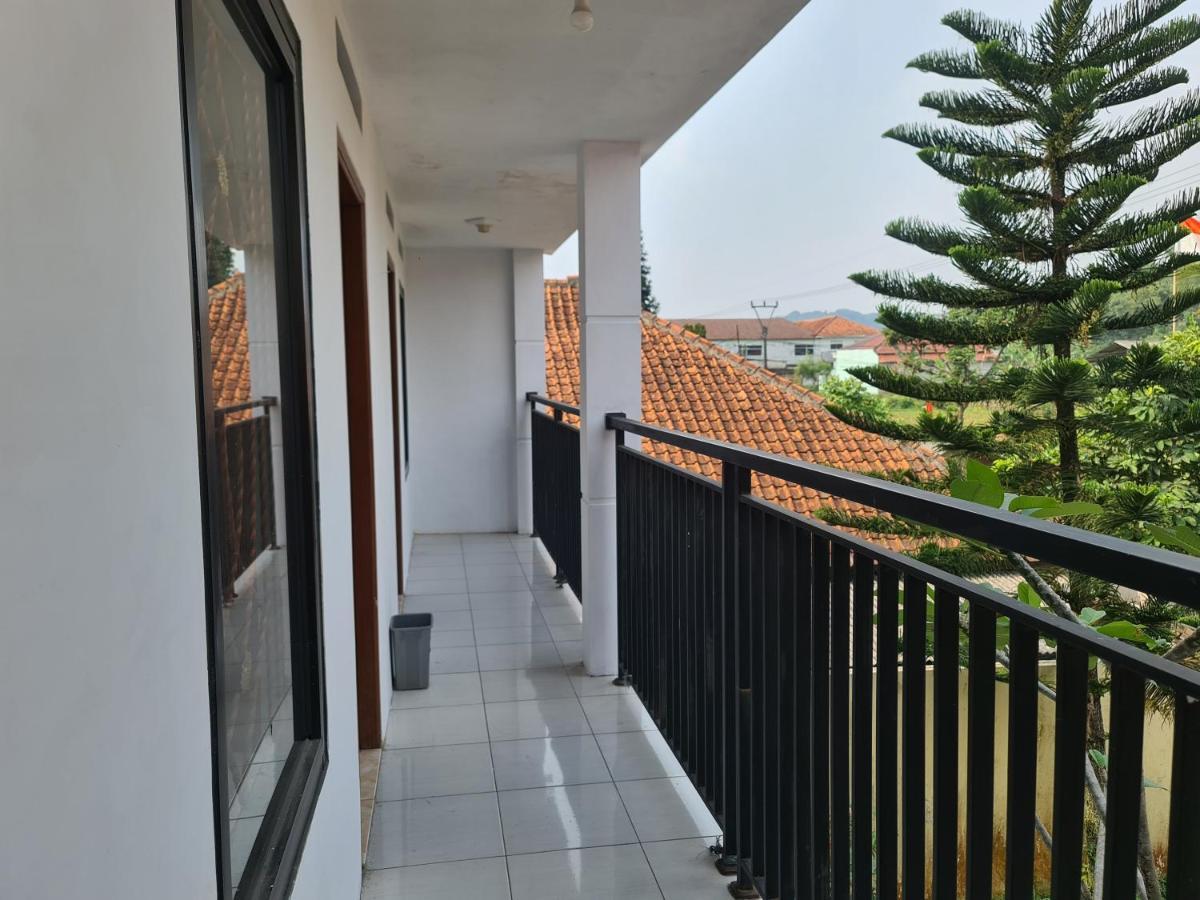 Kampung Istal Villa Pamijahan ボゴール エクステリア 写真