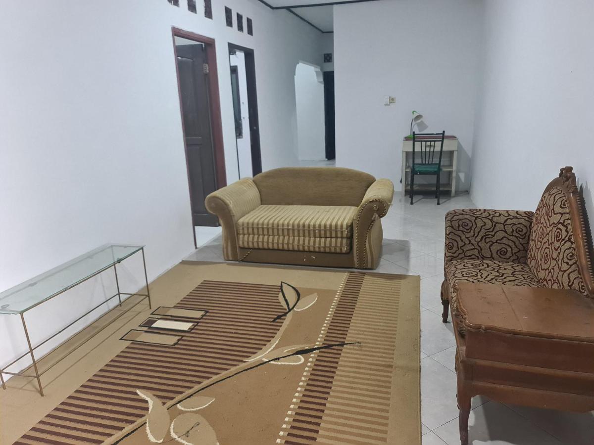 Kampung Istal Villa Pamijahan ボゴール エクステリア 写真