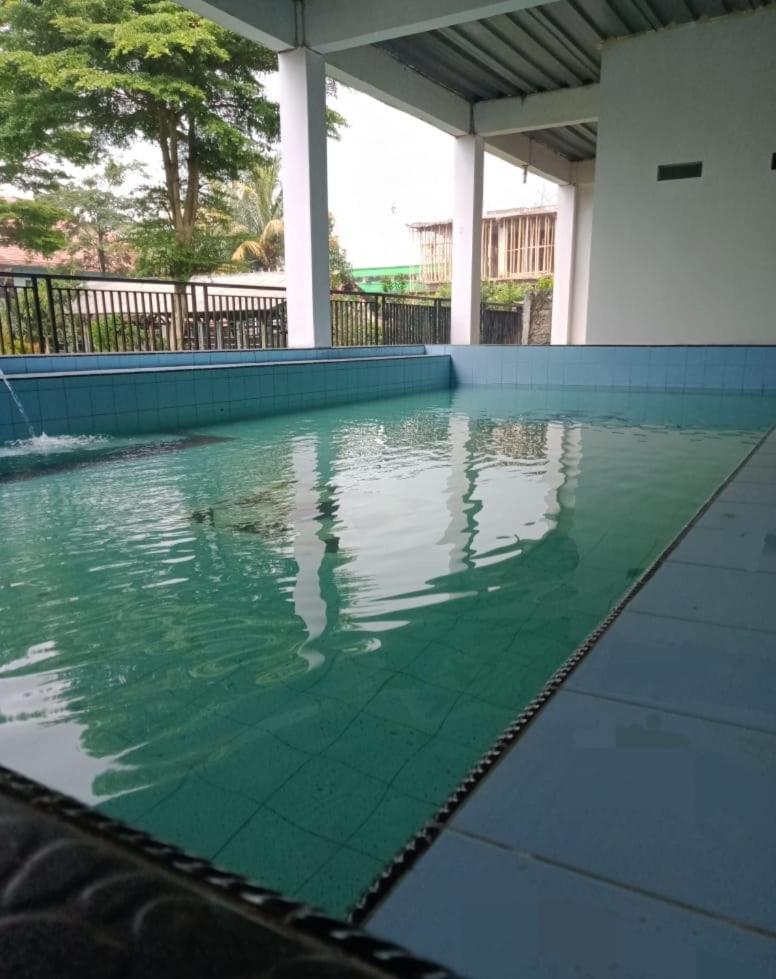 Kampung Istal Villa Pamijahan ボゴール エクステリア 写真
