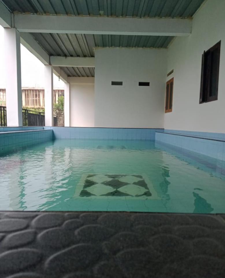 Kampung Istal Villa Pamijahan ボゴール エクステリア 写真